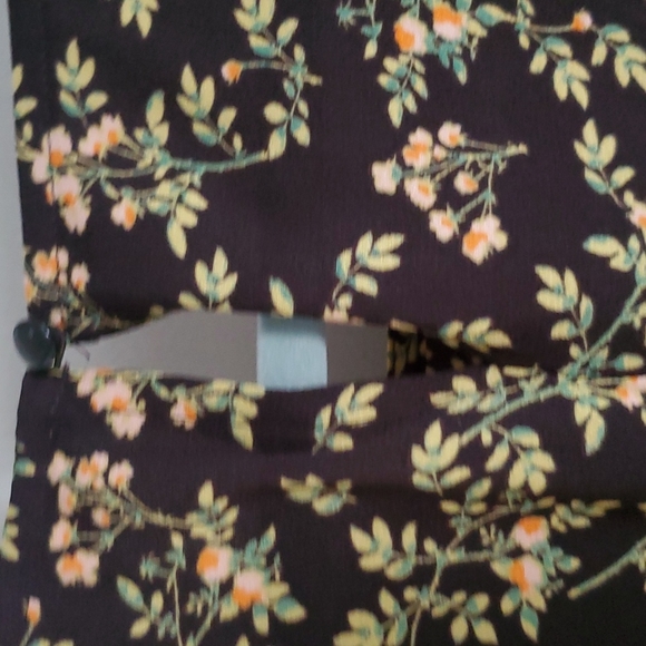 Lauren Conrad size XXL flowy floral top - Picture 7 of 8